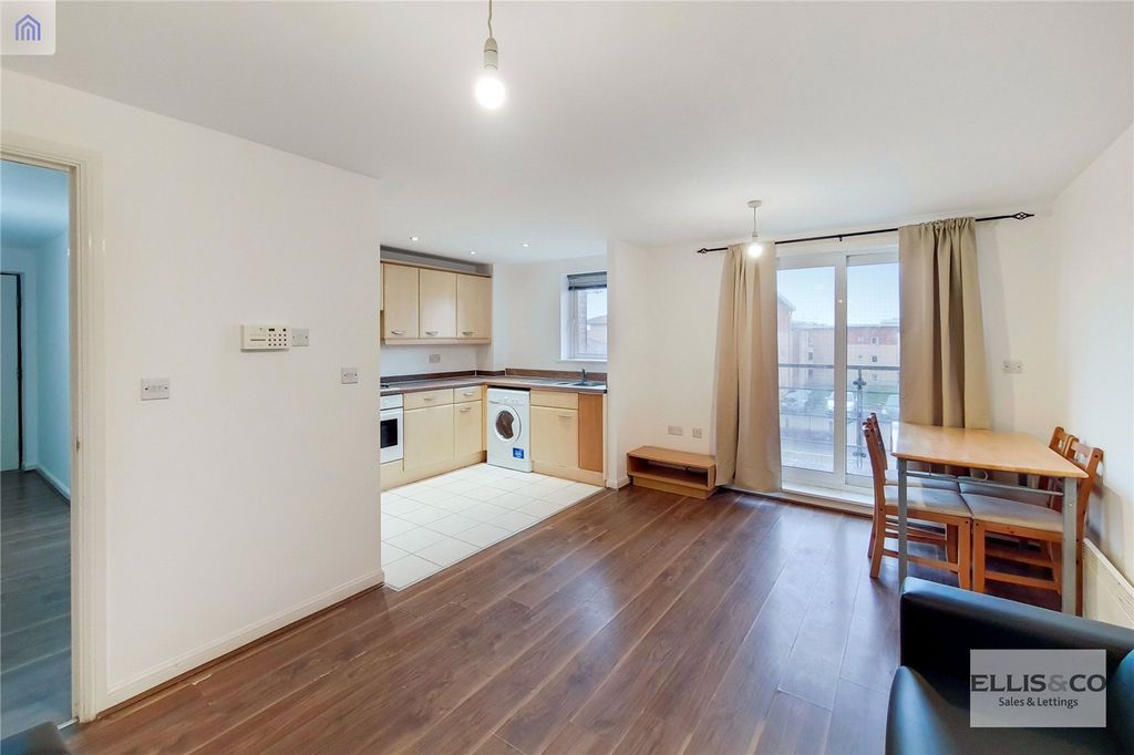 Property photo 3 of 16 Picture No. 21