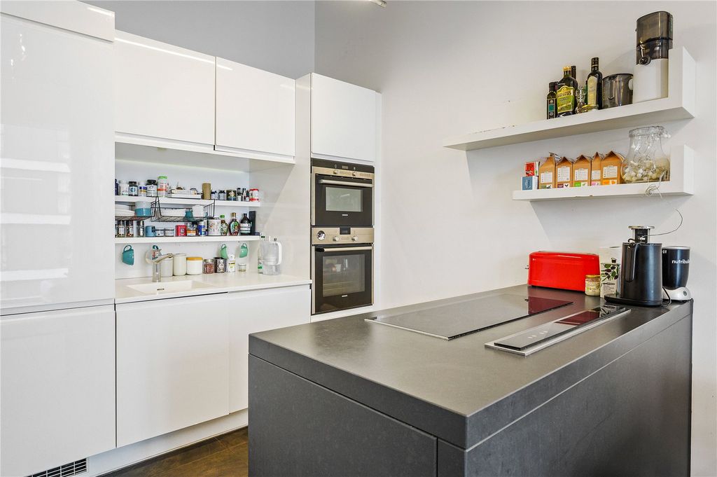 Property photo 3 of 17 Kitchen