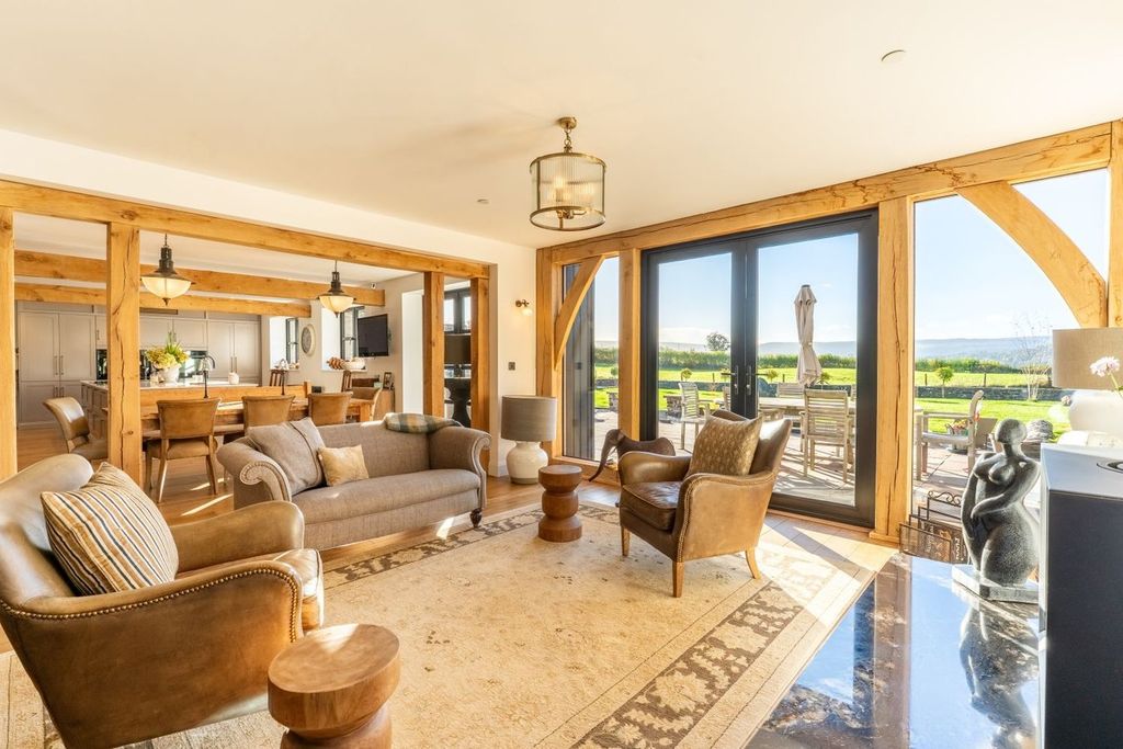 Property photo 3 of 31