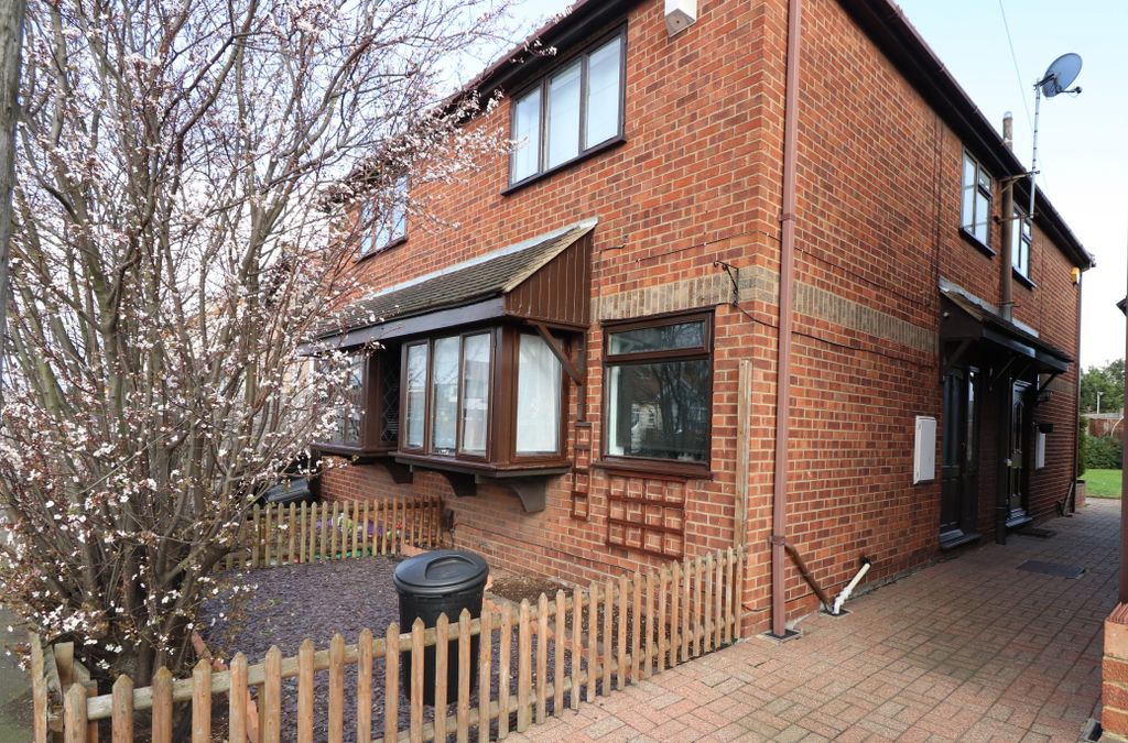 Property photo 1 of 8 External
