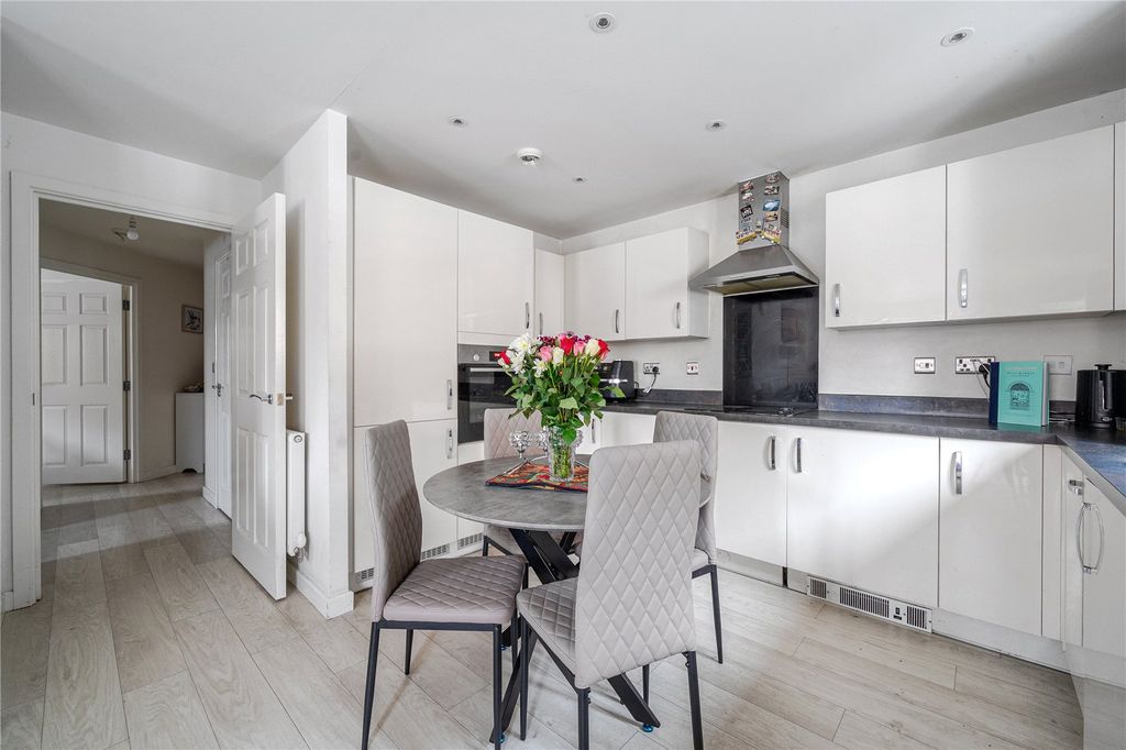 Property photo 3 of 16 Picture No. 15