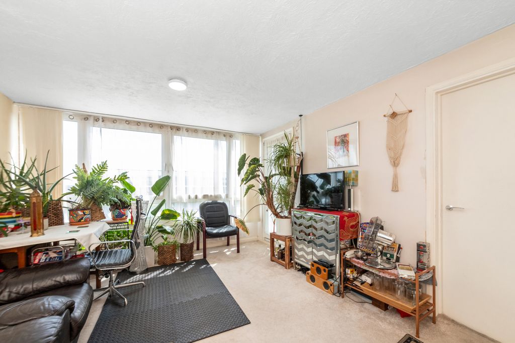 Property photo 1 of 16 Picture No. 12