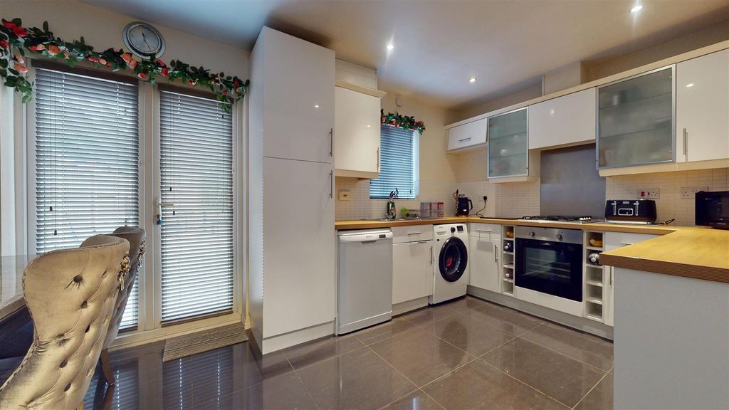 Property photo 3 of 25 Breccia Gardens Kitchen Diner