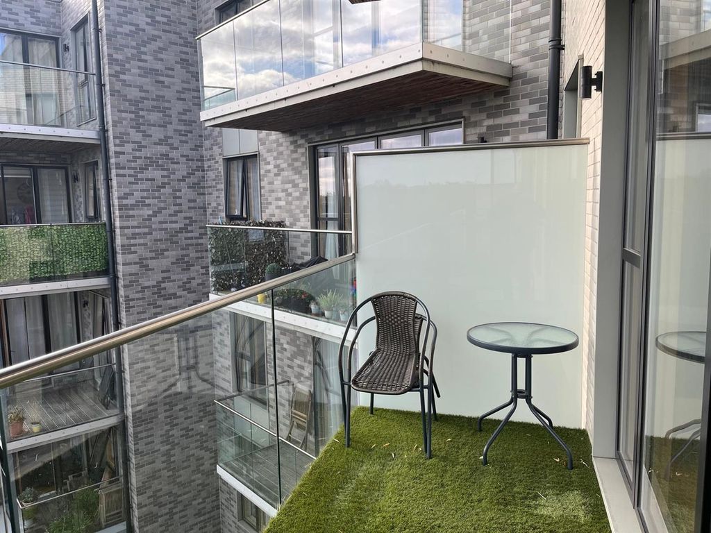 Property photo 2 of 11 Balcony