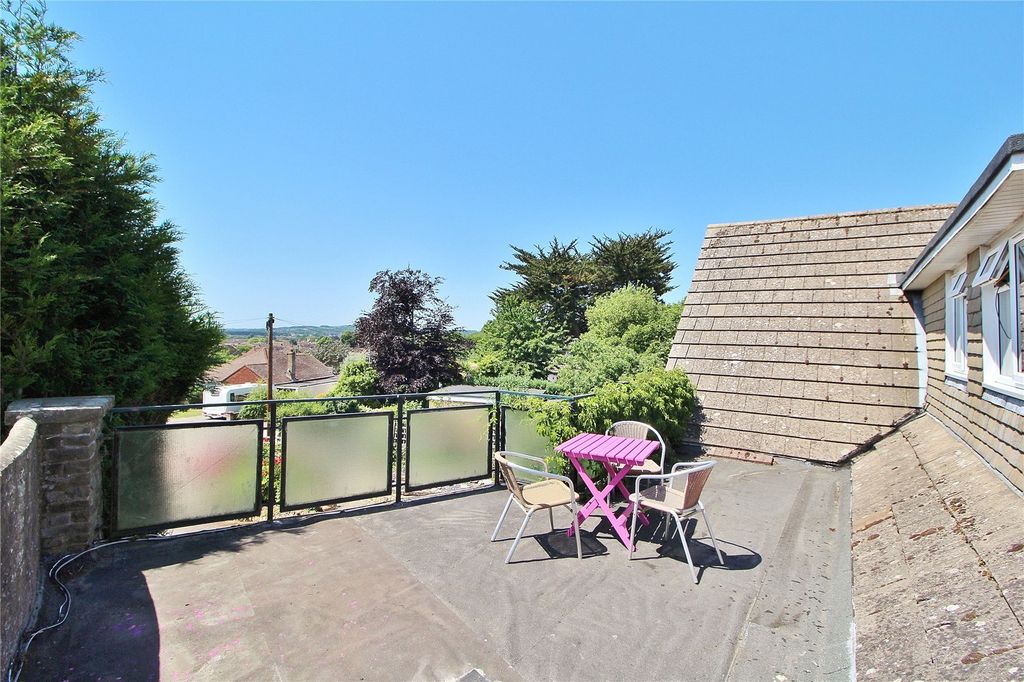 Property photo 2 of 17 Picture No. 28