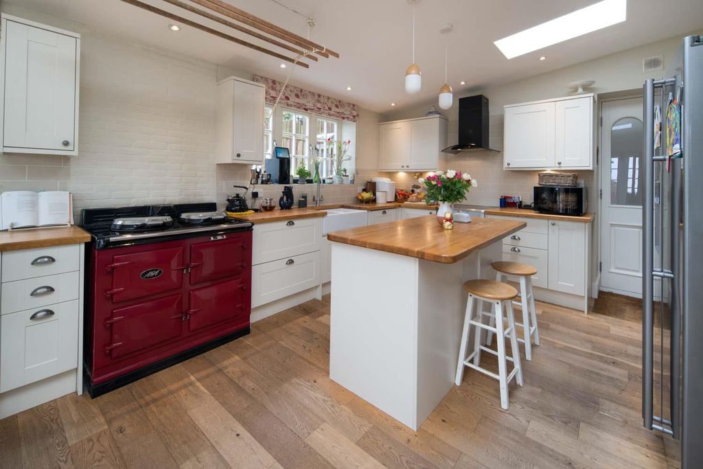 Property photo 3 of 28 Kitchen/Dining Room