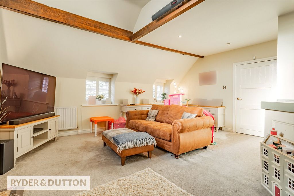 Property photo 3 of 33 Sitting Room