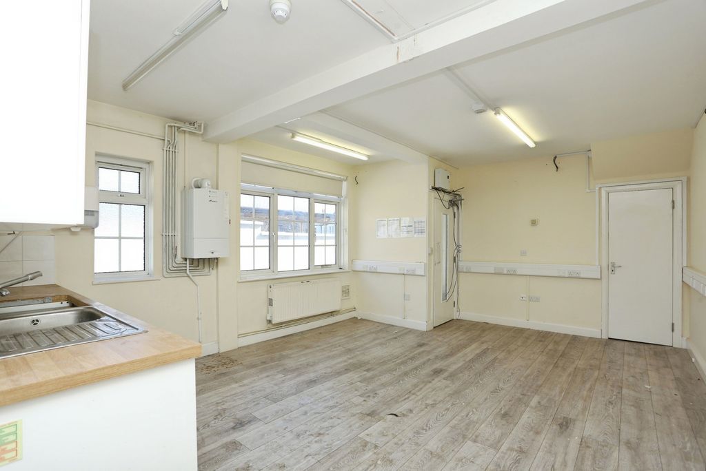 Property photo 3 of 15 Pbox-Img.Jpg