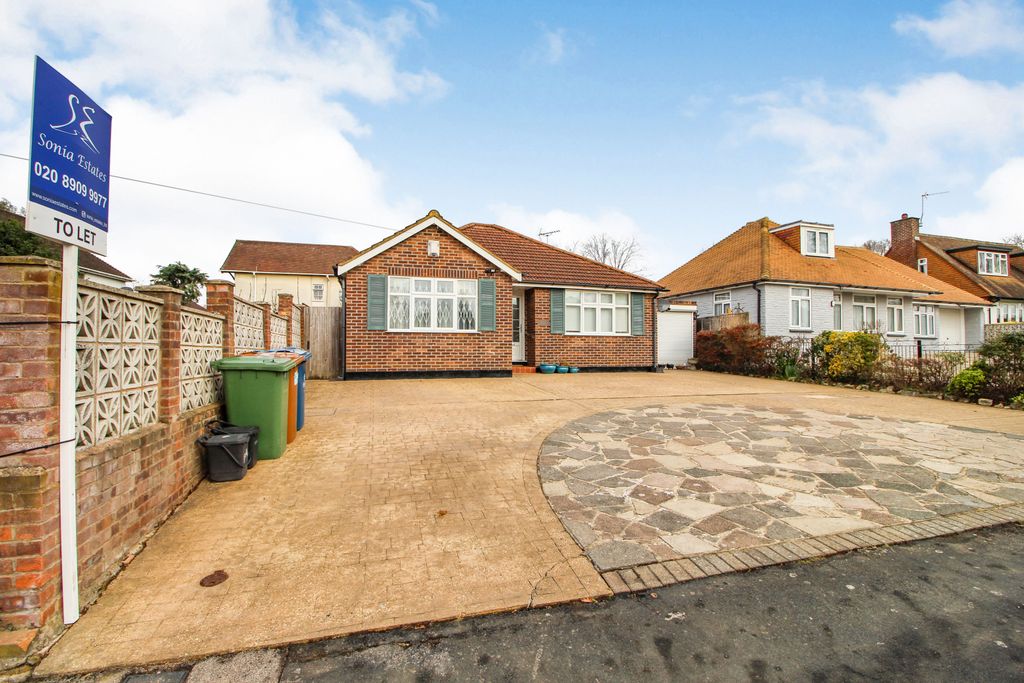 Property photo 1 of 21 Two Double Bedroom Detached Bungalow To Rent