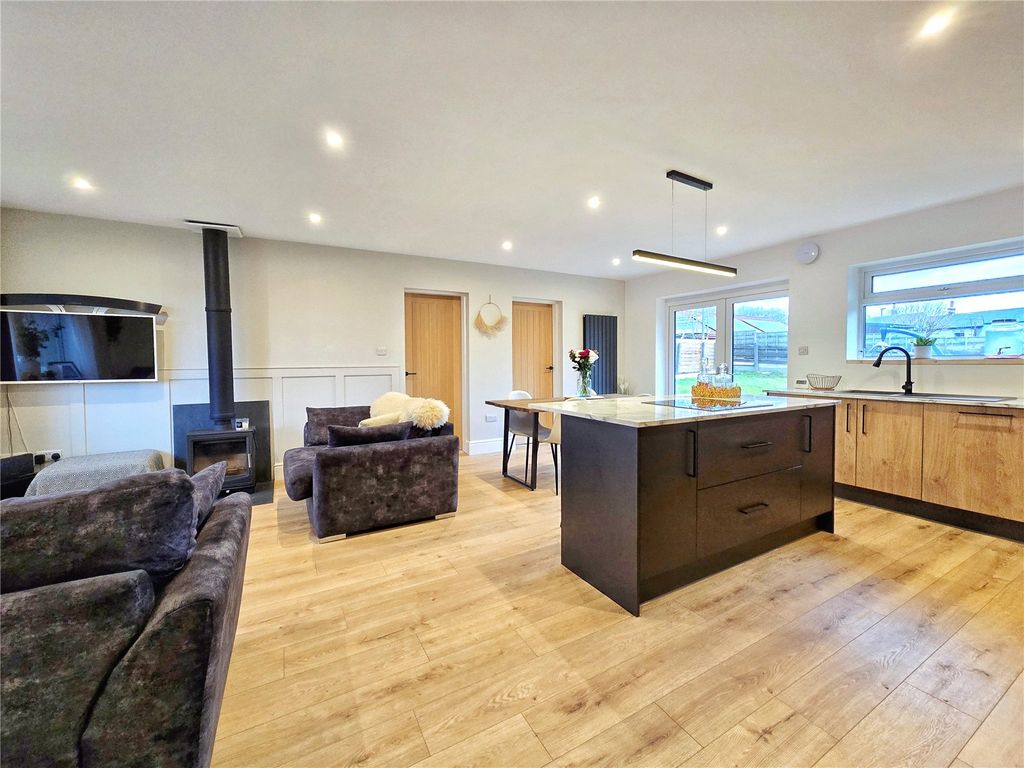 Property photo 3 of 27 Stylish Open Plan