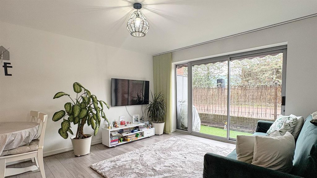 Property photo 1 of 11 Two Bedroom For Sale By Barrain London