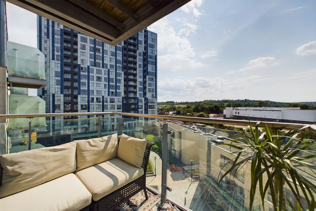 Property photo 3 of 18