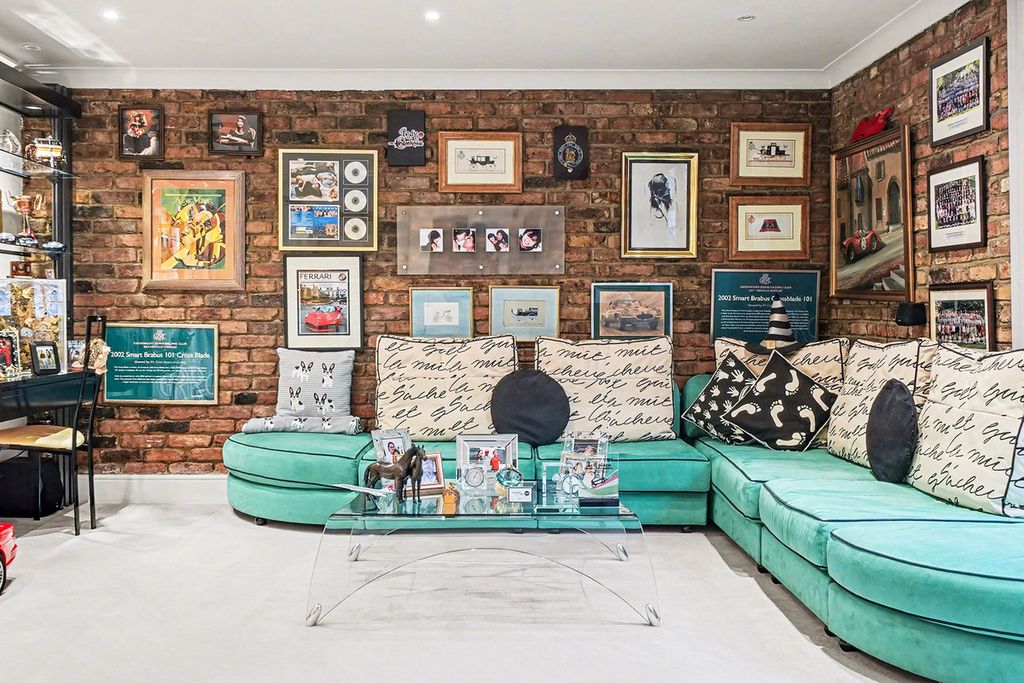 Property photo 2 of 12