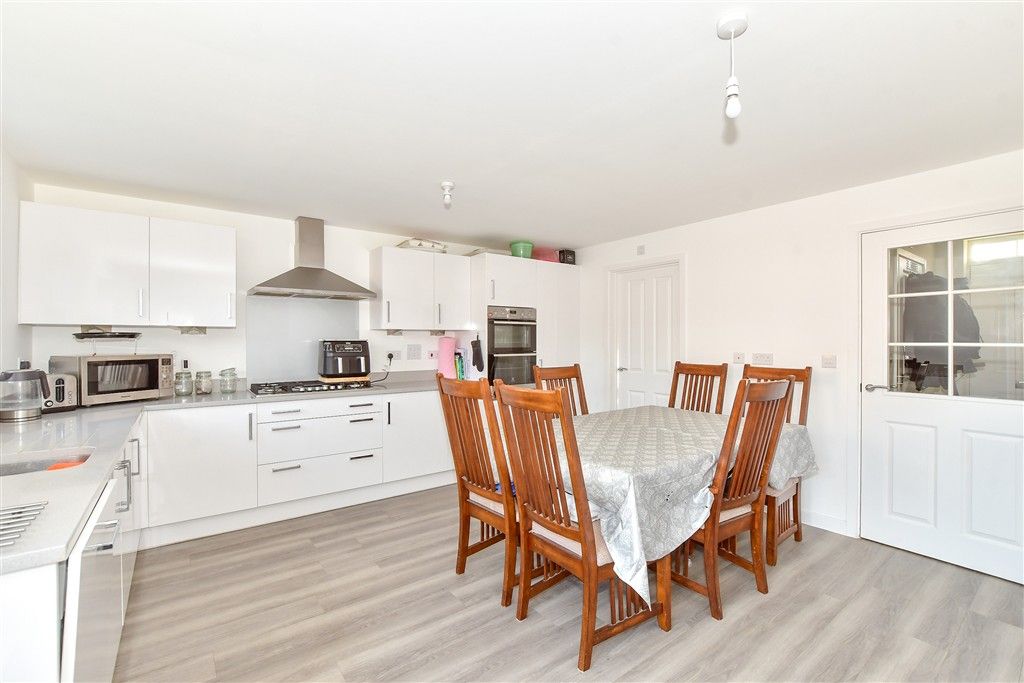 Property photo 1 of 11 Kitchen