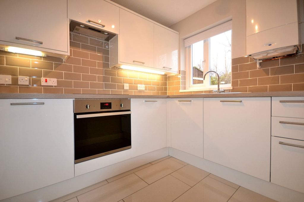 Property photo 3 of 7 Kitchen