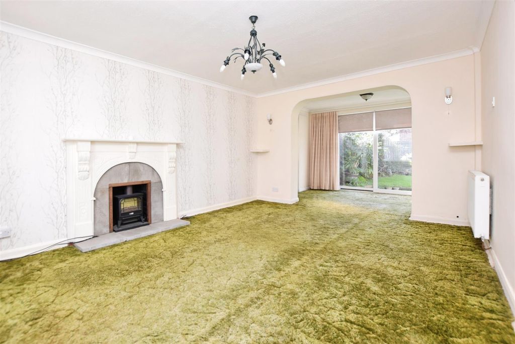 Property photo 3 of 17 Lounge.Jpg