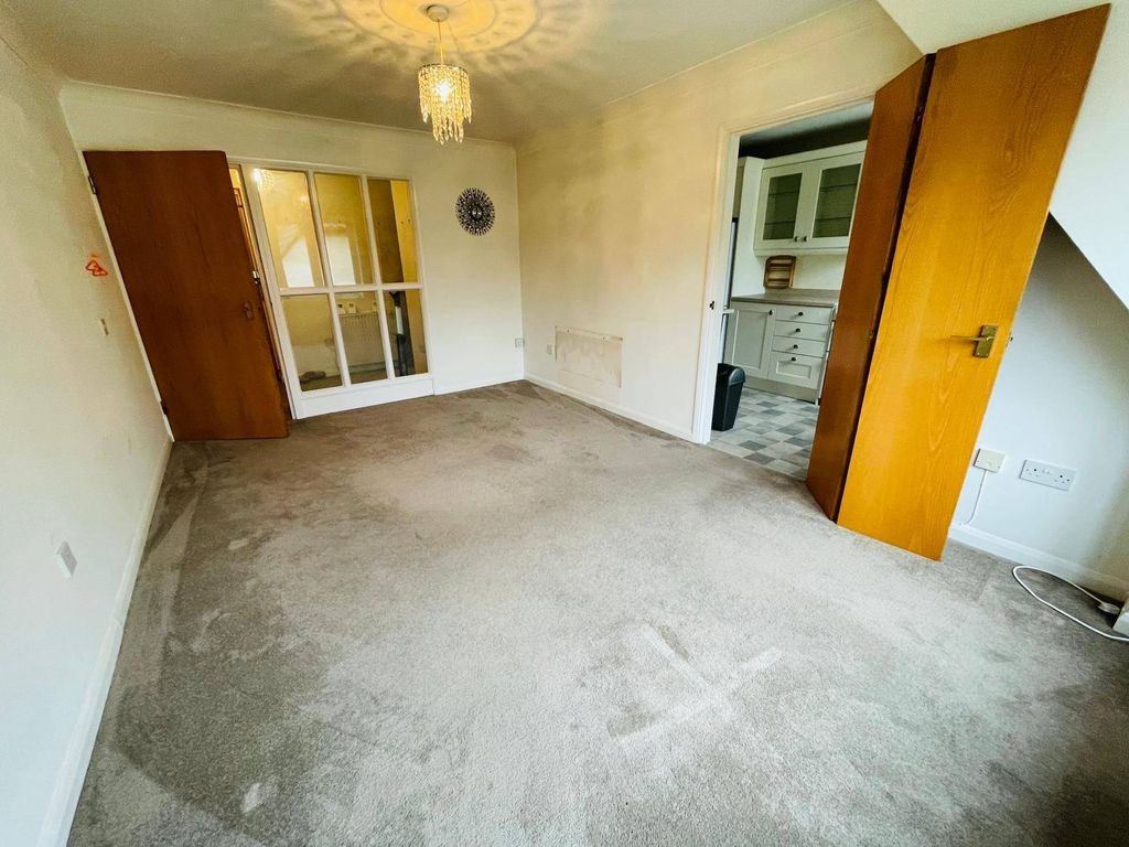 Property photo 3 of 8 Gallery