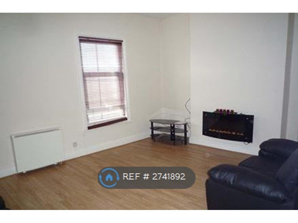 Property photo 2 of 5 Modern Living Room