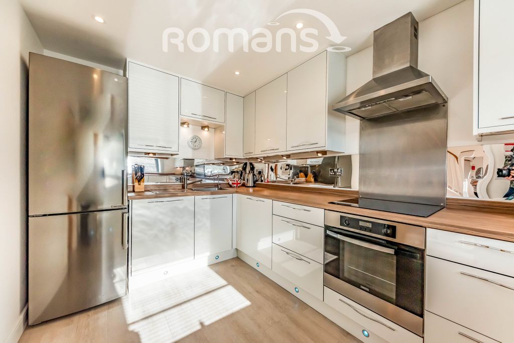 Property photo 2 of 10 2.Kitchen