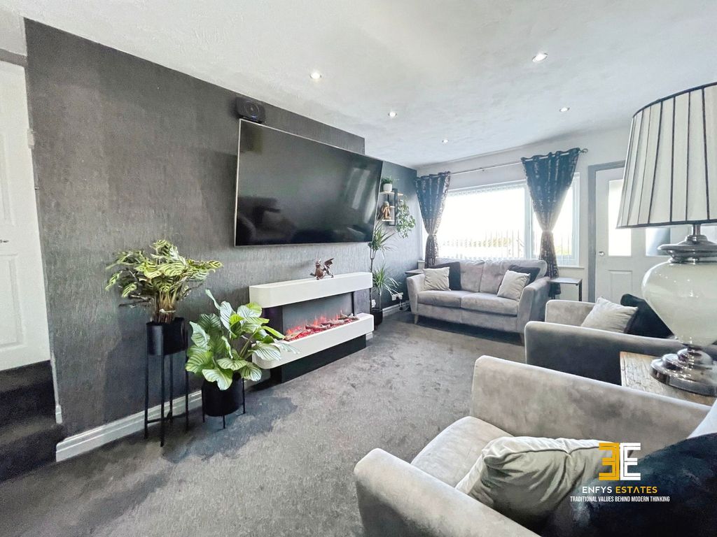 Property photo 2 of 26