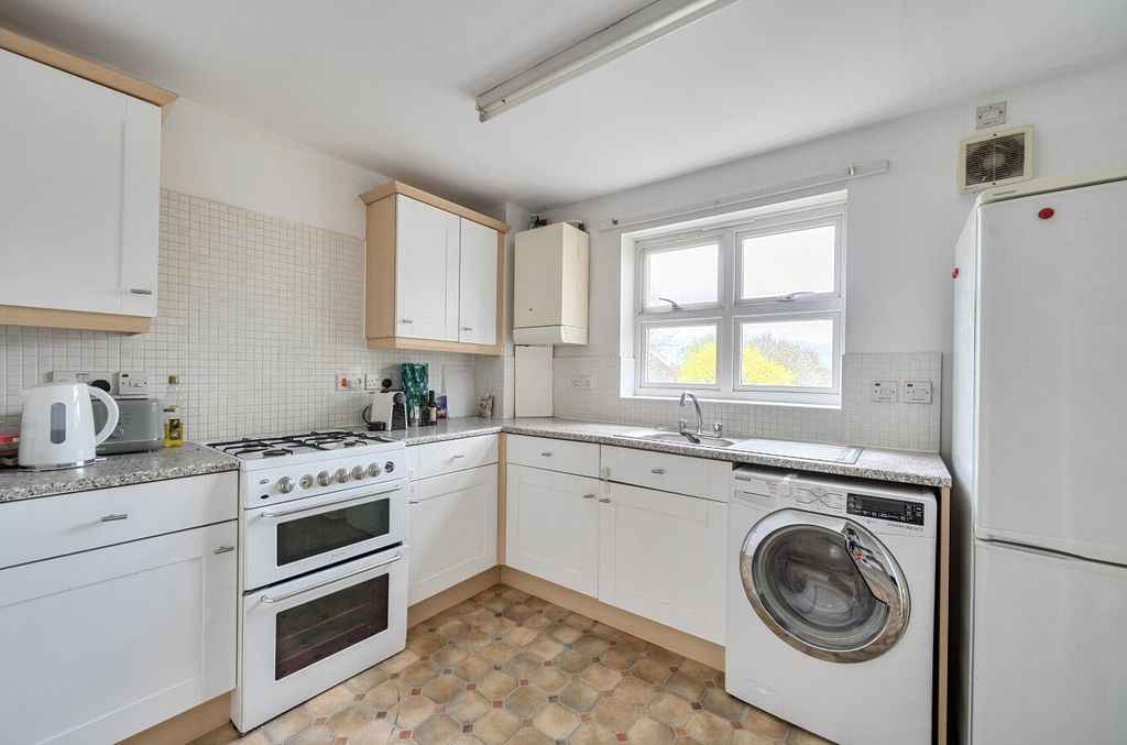 Property photo 2 of 9 1441421-9-69d7Cf0...
