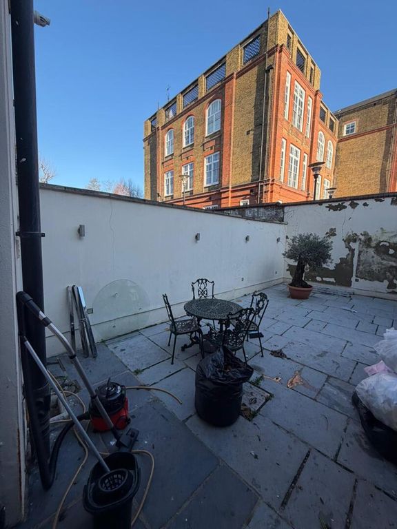 Property photo 2 of 6 Terrace / Patio