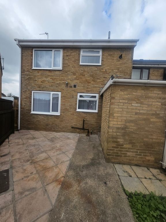 Property photo 3 of 27