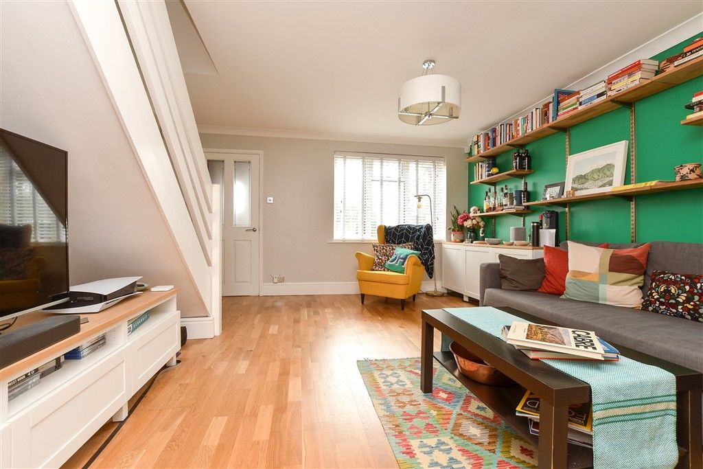 Property photo 2 of 12 Lounge