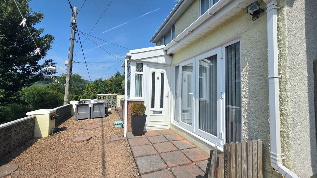 Property photo 2 of 25