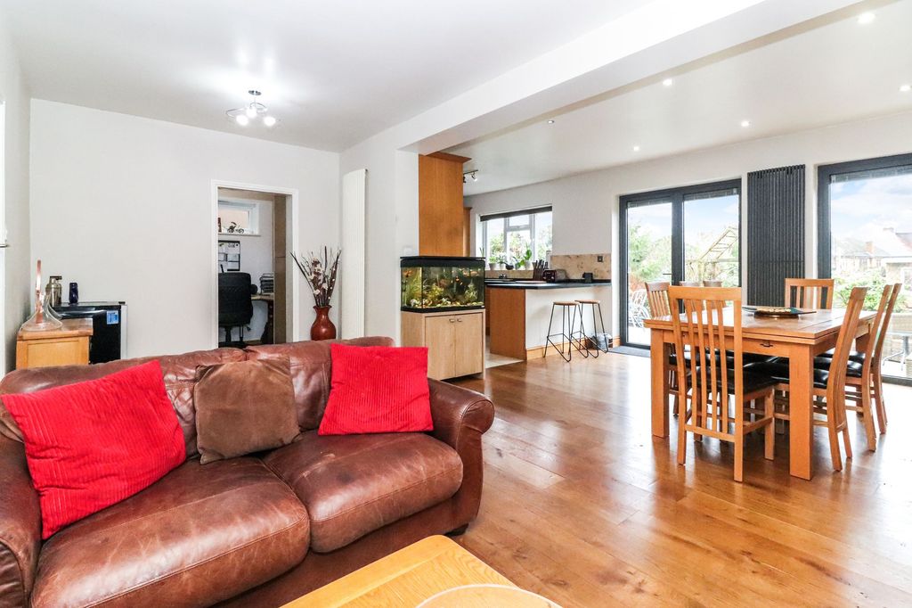 Property photo 2 of 39