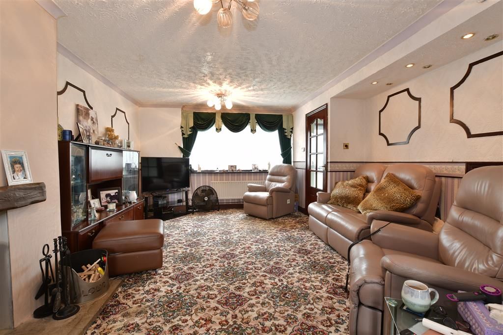 Property photo 3 of 9 Lounge