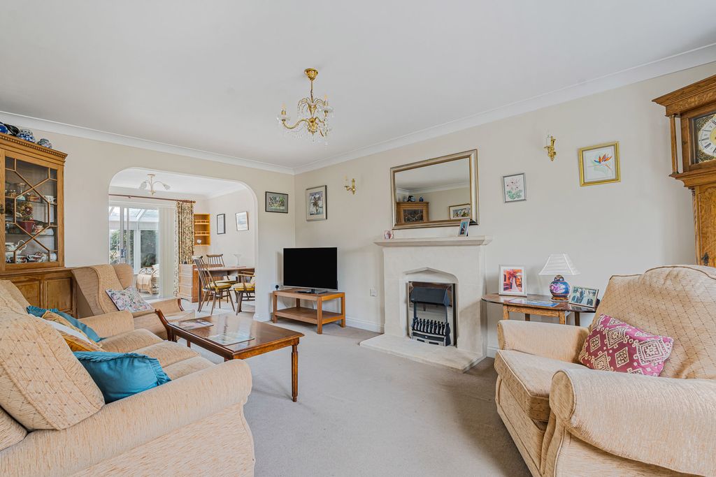 Property photo 2 of 19 Sitting Room