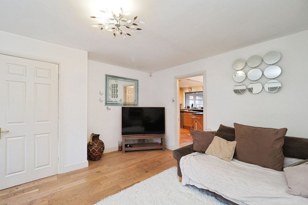 Property photo 3 of 25