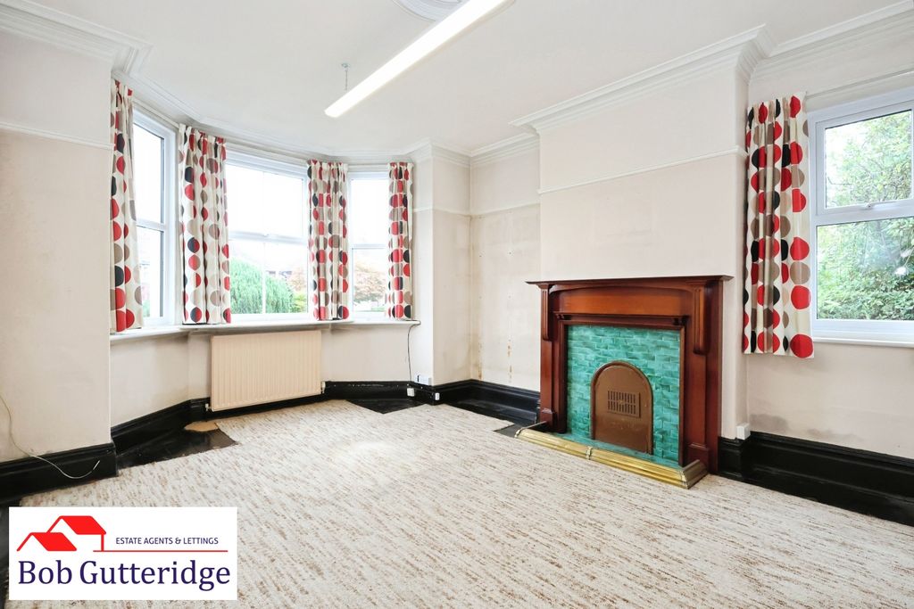 Property photo 2 of 36 Bay Fronted Lounge