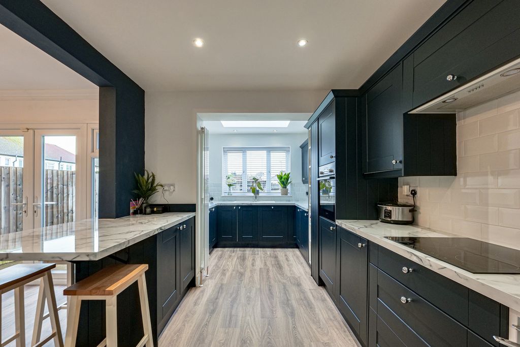 Property photo 1 of 31