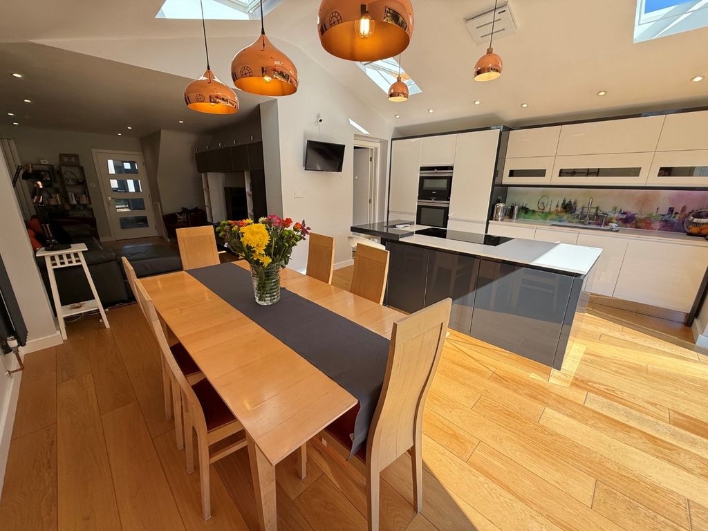 Property photo 3 of 18 4275592