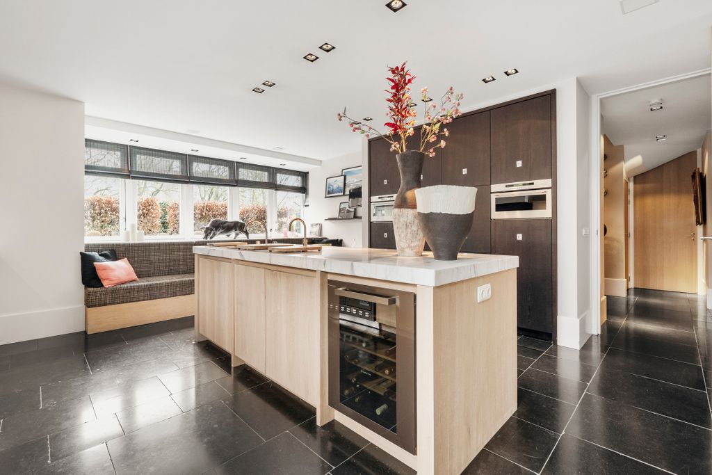 Property photo 3 of 65