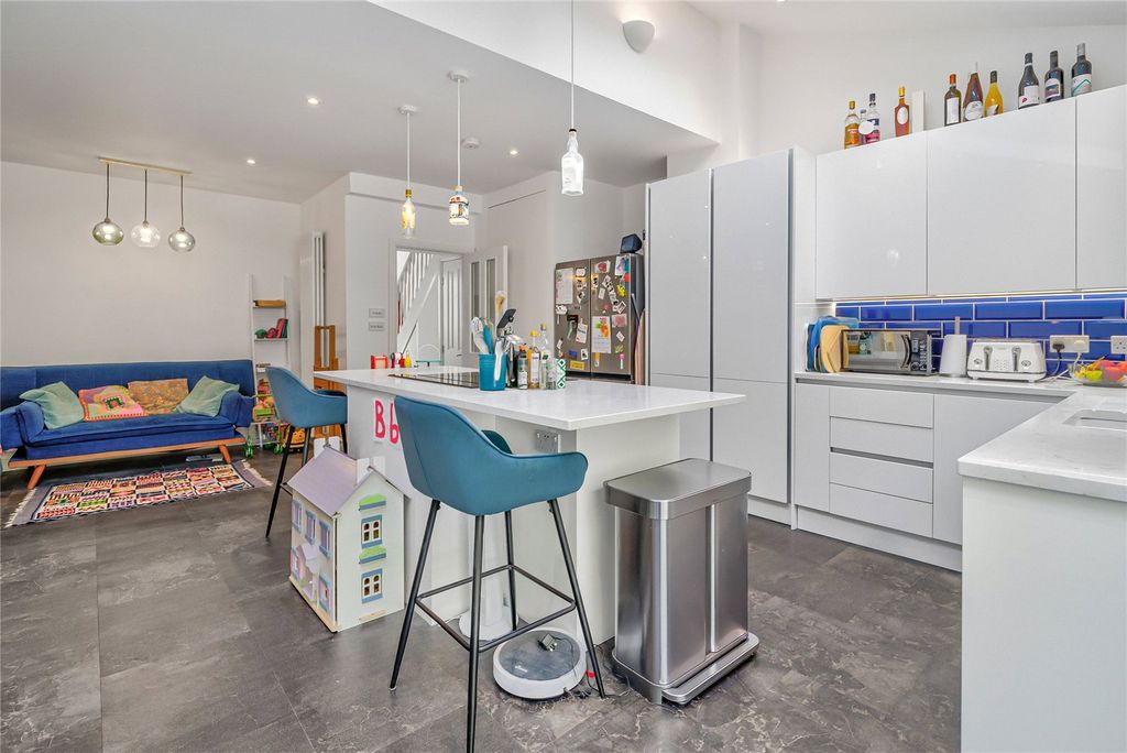 Property photo 1 of 16 Picture No. 01