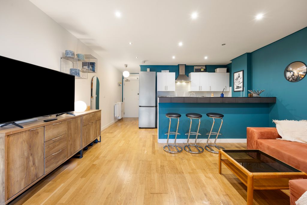 Property photo 3 of 20