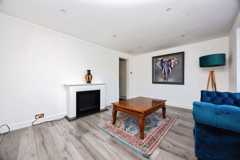 Property photo 2 of 17 Photo