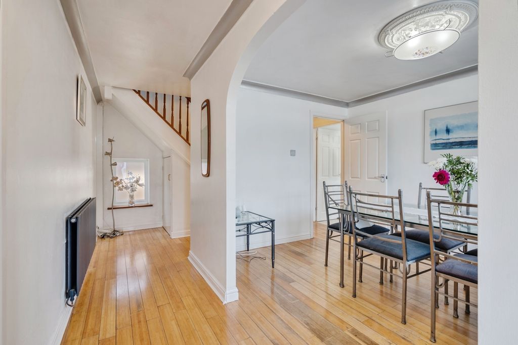 Property photo 3 of 30 Pbox-Img.Jpg