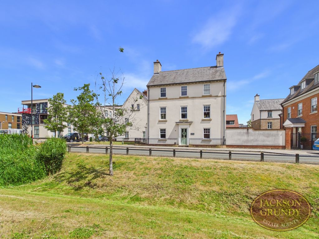 Property photo 1 of 21 Bassett Lowke Drive