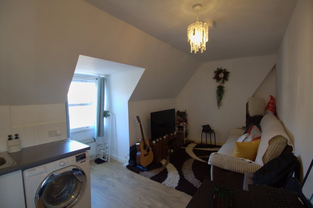 Property photo 1 of 5 Town Centre Flat