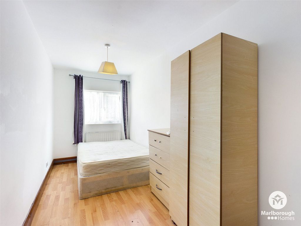 Property photo 2 of 9 Stratford E15