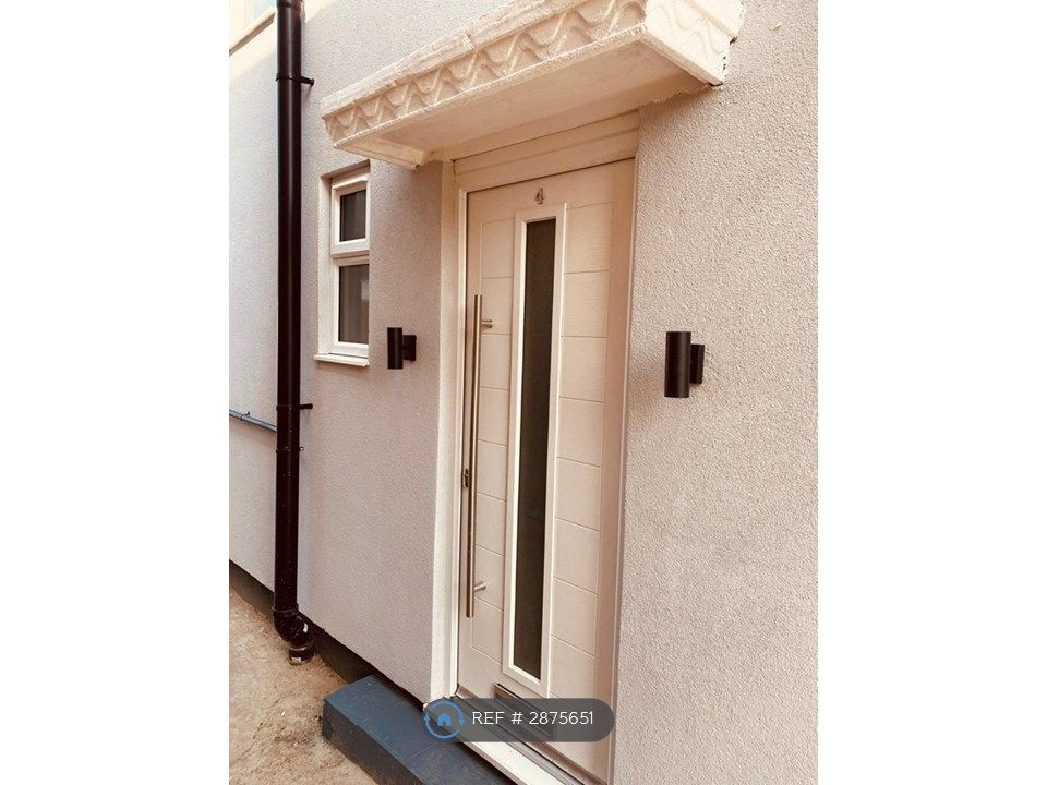 Property photo 2 of 35 Main Door