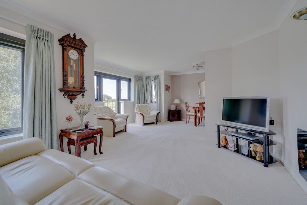 Property photo 2 of 22 4288752