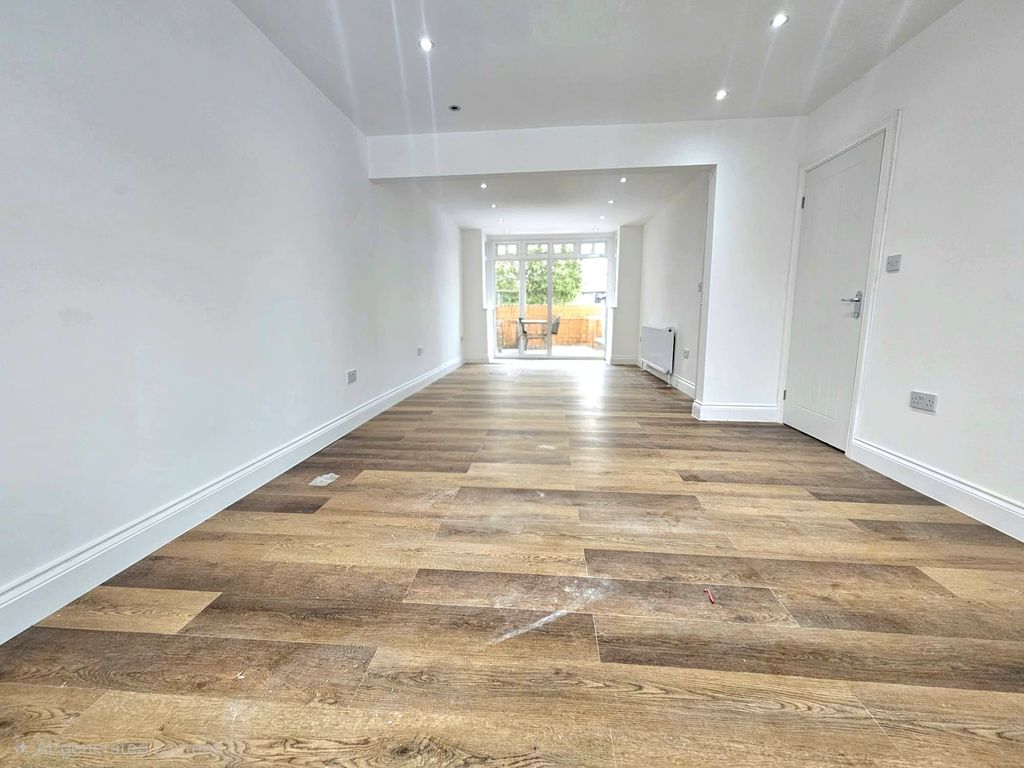 Property photo 3 of 16 3