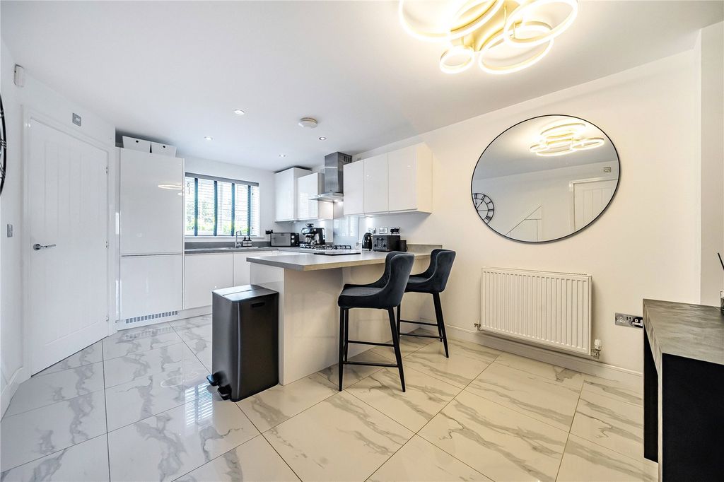 Property photo 3 of 20 Dining Kitchen