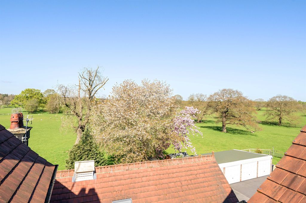 Property photo 2 of 28