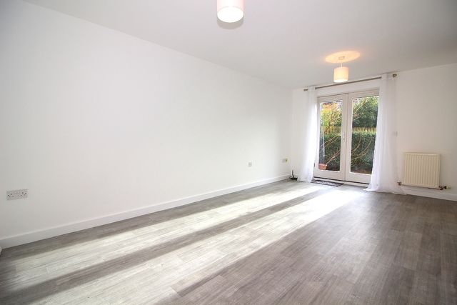 Property photo 2 of 9 Lounge